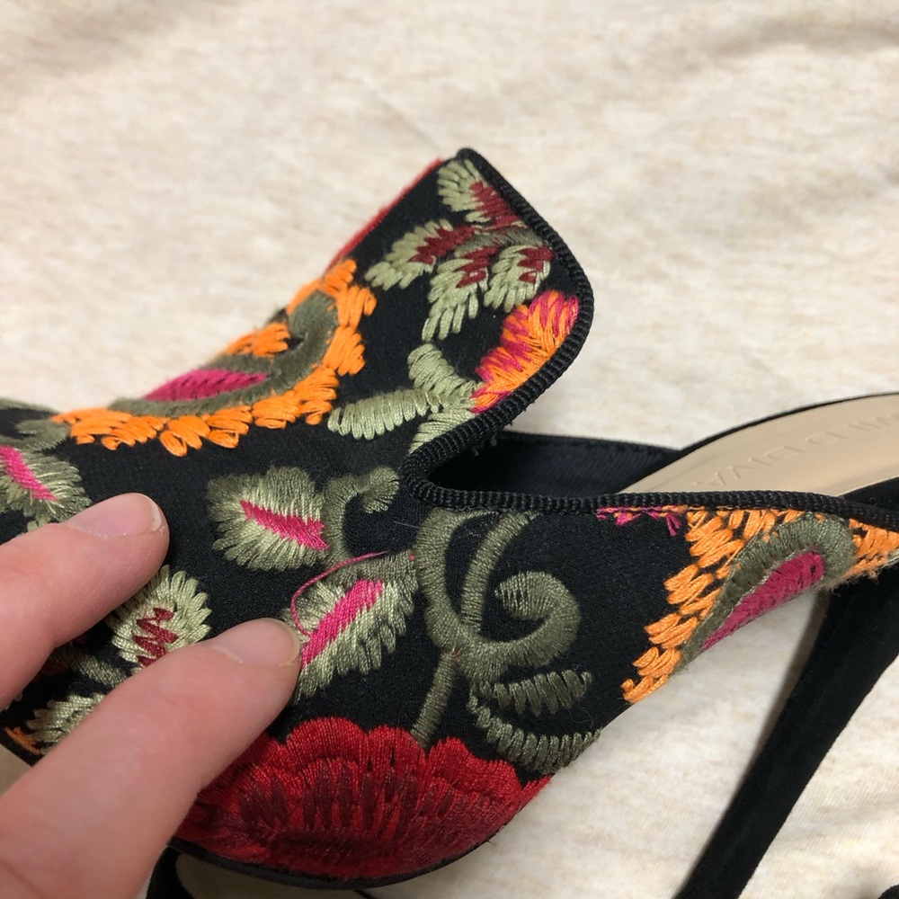 Wild Diva Lounge Embroidered Floral Heels size 7 Festival Wedding Guest Formal - Picture 4 of 9